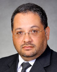 Headshot of Juan Utreras, MD